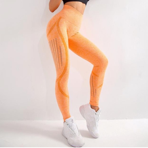 Astoria Activewear Pants - NWT Astoria Activewear Seamless AIR Legging size L